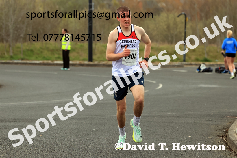 Senior Mens relay, 2026 Elswick Harriers Good Friday Road Relays and Young Athletes, Newburn,  Newcastle upon Tyne. Photo: David T. Hewitson/Sports for All Pics
